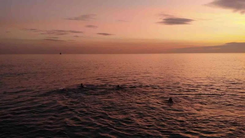 Karadeniz’de şubatta donduran deniz keyfi
