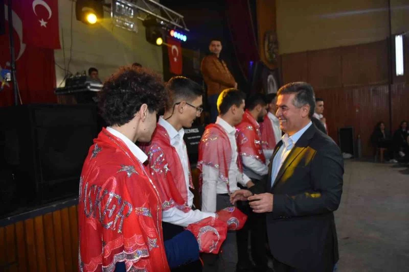 Başkan Erol’dan, kınalı kuzulara moral
