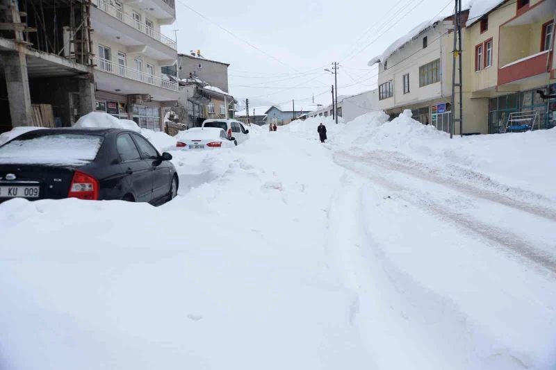 Çelikhan’da kar hayatı olumsuz etkiliyor

