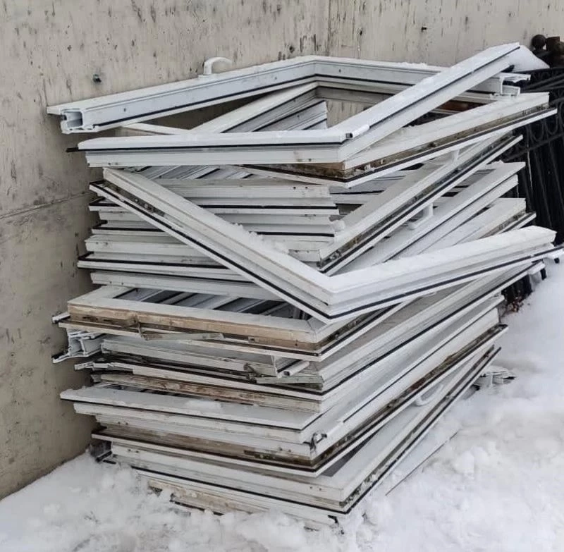 Kullanılmayan yurt binasının pencerelerini çalan 3 kişi yakalandı
