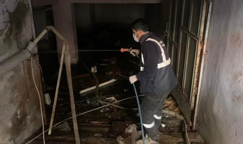 Sivrisinek üreme alanları tek tek ilaçlanıyor
