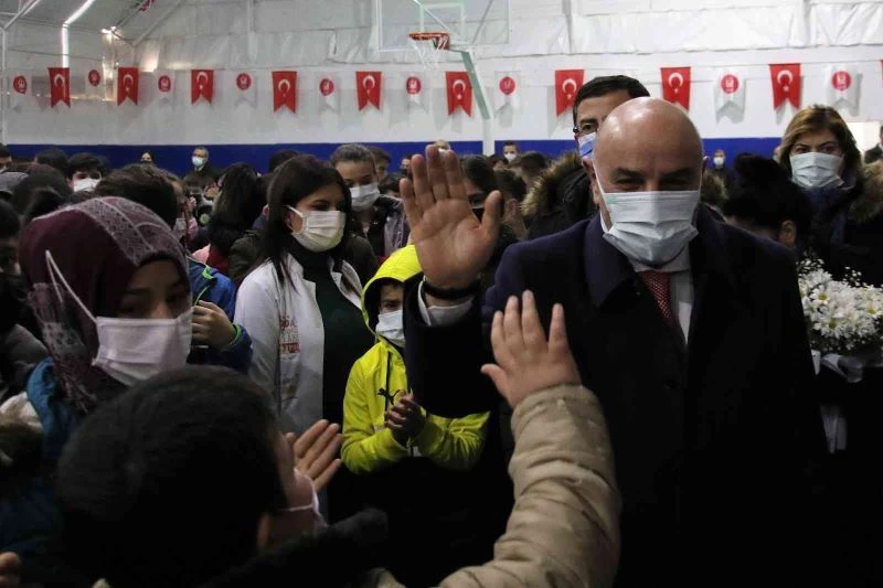 Keçiören’de ortaokula ısıtma sistemli spor salonu
