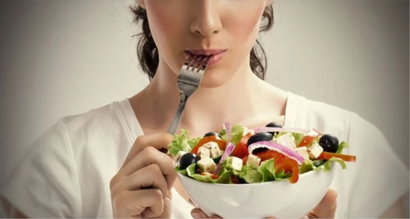 Bu beslenme şekli hem kilo verdiriyor hem de ödem attırıyor
