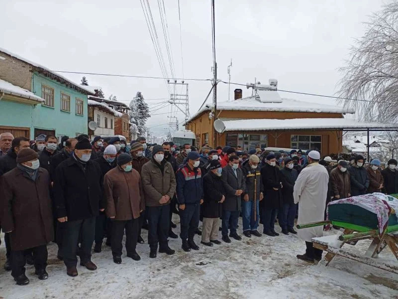 Şehit Asteğmen Bilal Özcan’ın vefat eden annesi toprağa verildi
