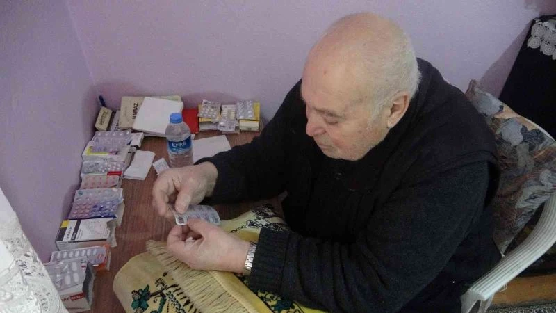 10 yıl evli kaldığı eşine 15 yıldır nafaka ödeyen yaşlı adam evinden oldu
