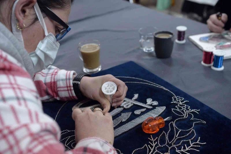 Çivi ve tellerden sanat ortaya çıkıyor
