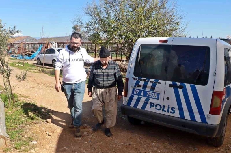 Yaşlı ve öfkeli dede ortalığı birbirine kattı, sinirini kamyonet lastiğine ateş ederek çıkardı
