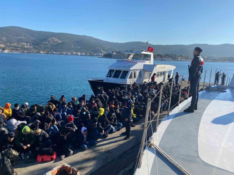 Göçmenleri İtalya’ya kaçıran tekneye İHA destekli operasyon: 197 göçmen yakalandı
