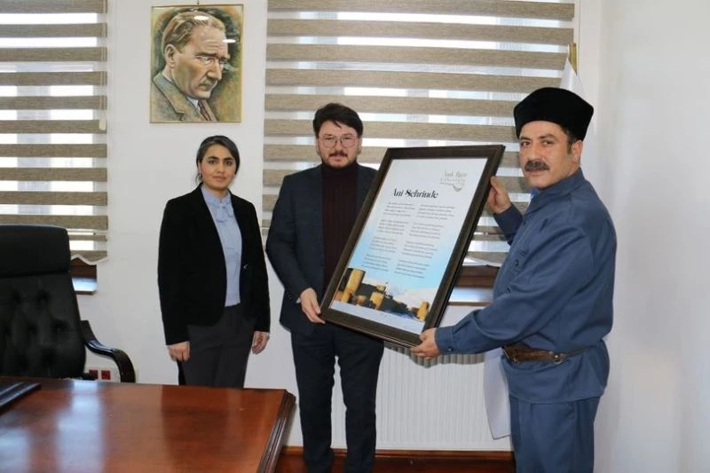 Ani Şehrinde şiiri kurumlarda sergilenecek
