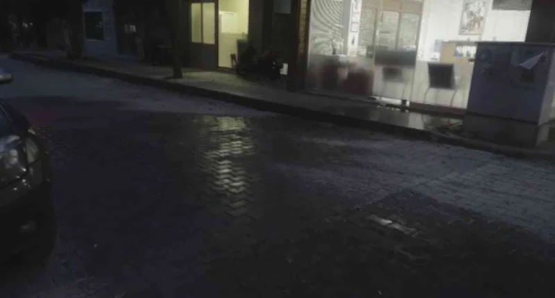 İzmir’de boğazından bıçaklanan şahıs ağır yaralandı
