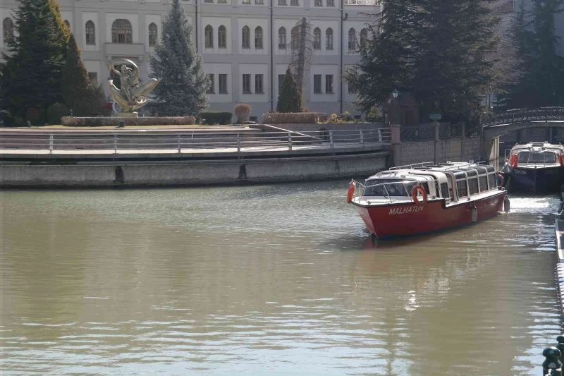 Buzlar çözülünce Porsuk’taki tekne seferleri yeniden başladı
