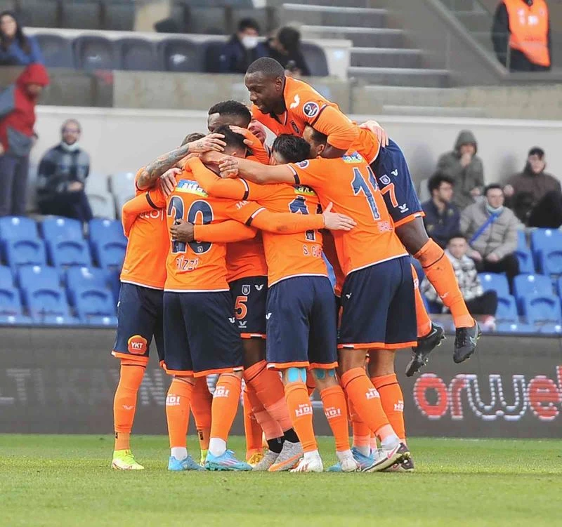 Başakşehir’e 3 puanı yeni transferleri getirdi
