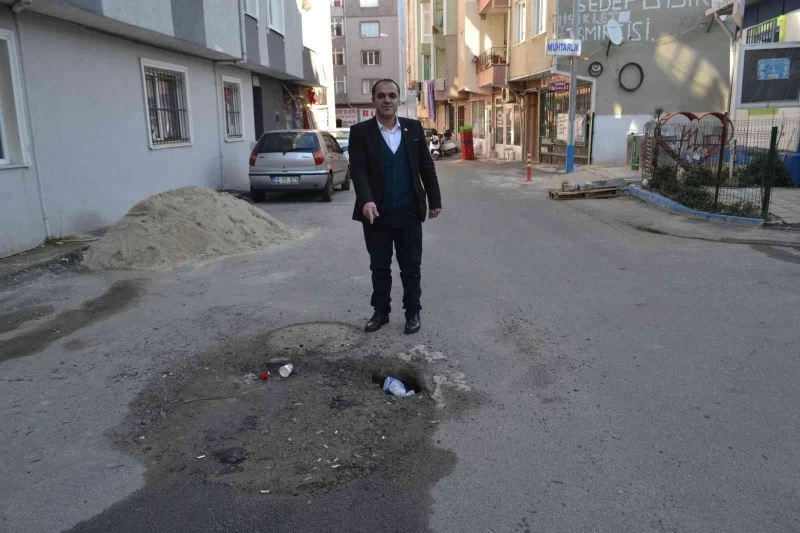 Yol çöktü, evi fareler bastı
