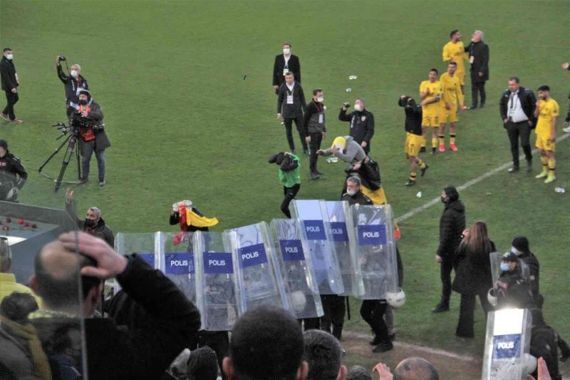 Ankaragücü maçı sonunda tribünlerde gerginlik