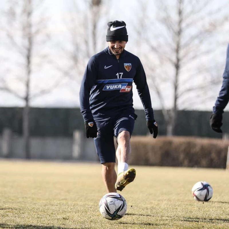 Emrah Başsan ısınmada sakatlandı
