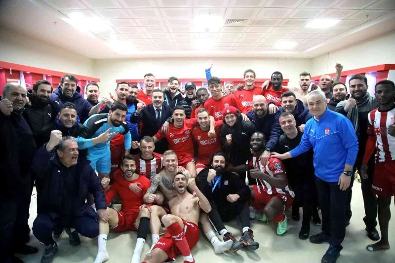 Sivasspor’dan soyunma odasında galibiyet pozu!
