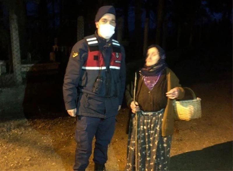 Ormanda ot toplarken kayboldu, torununun sayesinde bulundu
