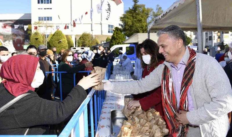 Karadenizliler buluşmasında 1 ton hamsi dağıtıldı
