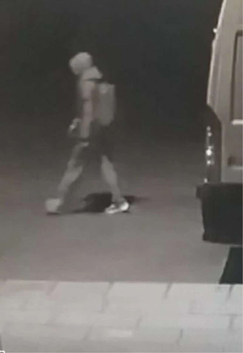 Kablo hırsızı yüzünden tüm mahalle karanlığa gömüldü
