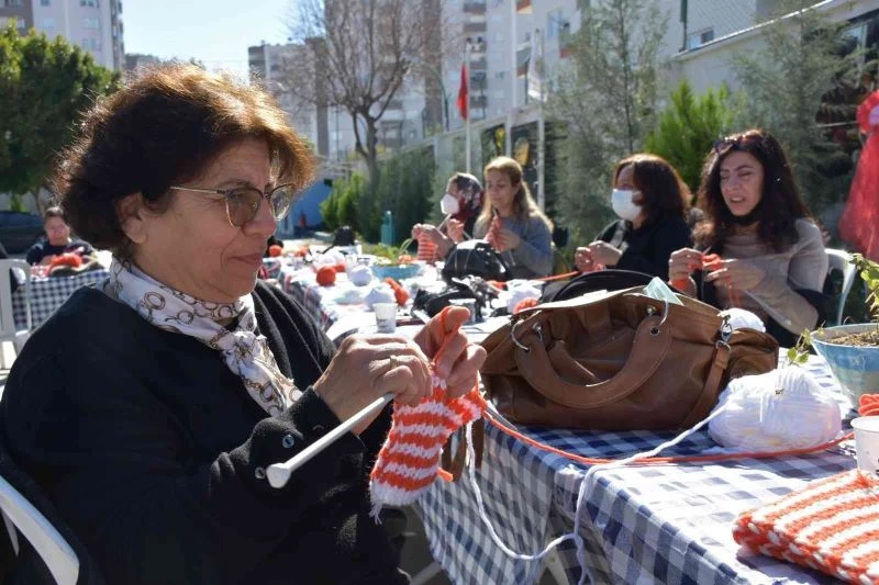 Hünerli eller lösemili çocuklar için ördü
