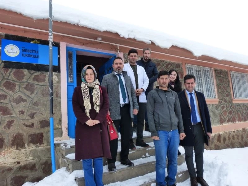 VEDAŞ köy çocuklarını sevindirmeye devam ediyor
