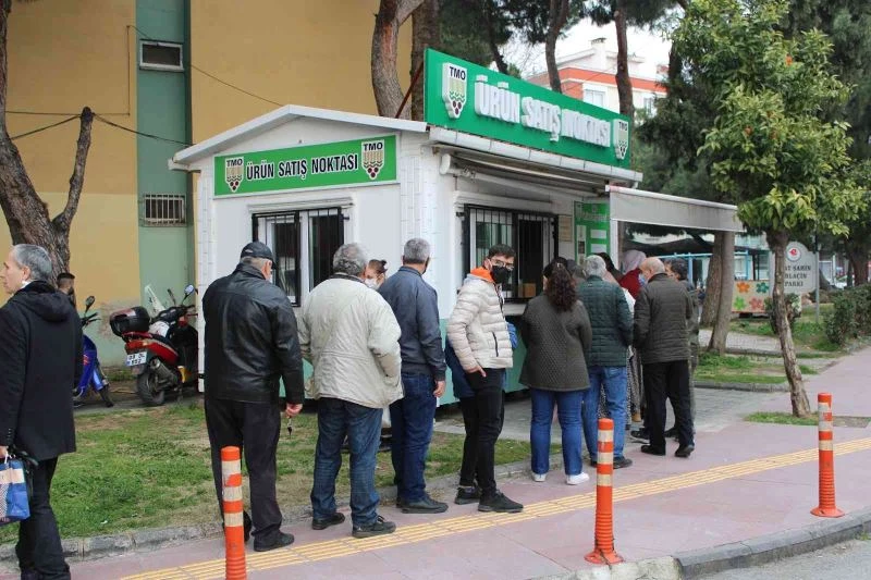 Aydınlı vatandaşlar, TMO ürün satış noktalarına akın etti
