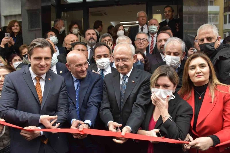 Kılıçdaroğlu, İzmir’de il binasını açtı

