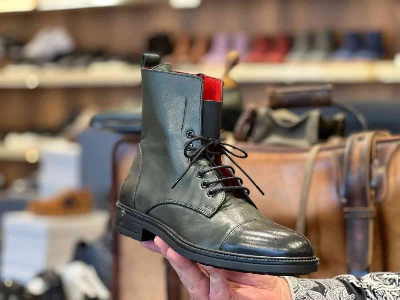 Soğuk hava bot ve mont satışlarını artırdı
