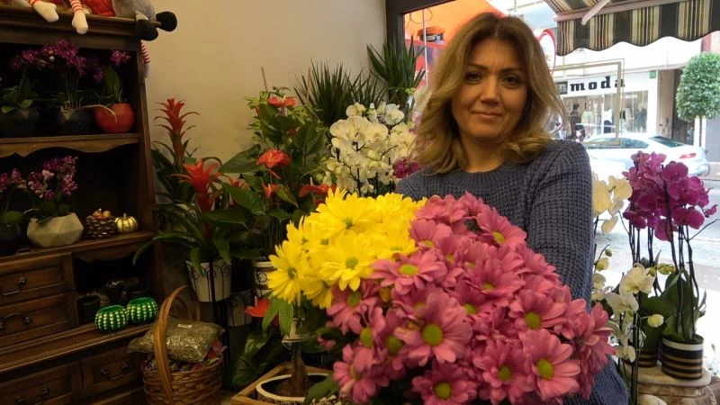 Çiçek fiyatları katlandı, sevgililerin eli boş kaldı
