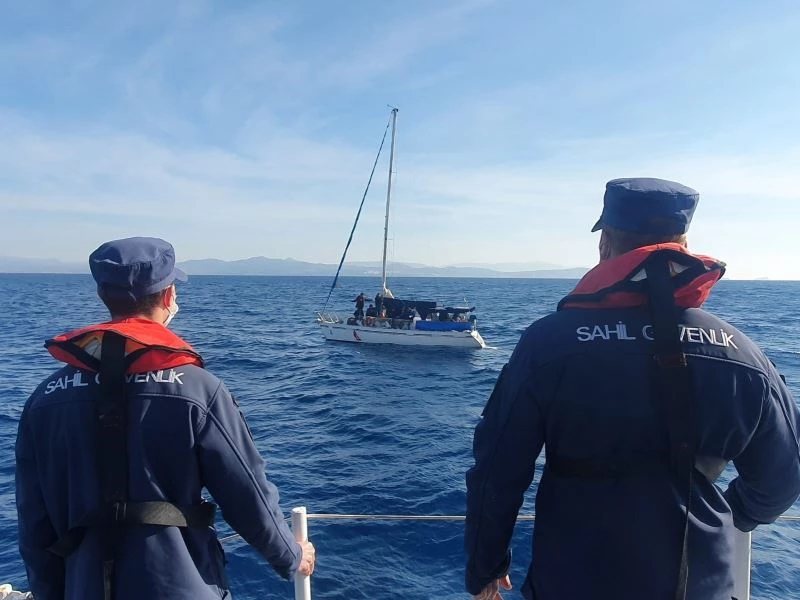 Ege’de Türk karasularına geri itilen 348 göçmen kurtarıldı
