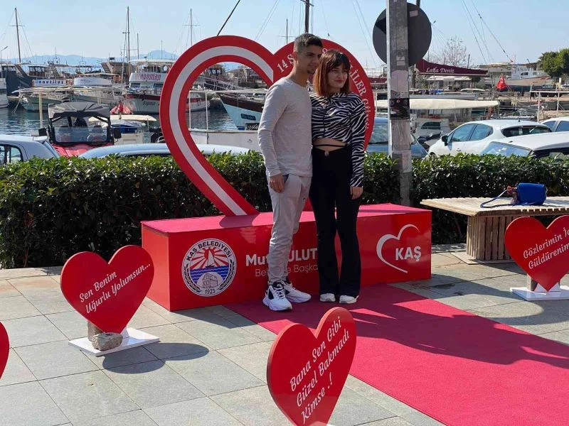 Kaş’ta sevgililere özel ’kalpli çekim’ platformu
