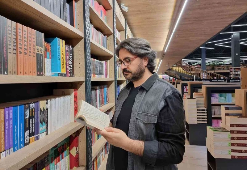 Yazar Hikmet Kızıl’ın Metruk Şehre Lanet Okuma Alfabesi kitabı çıktı
