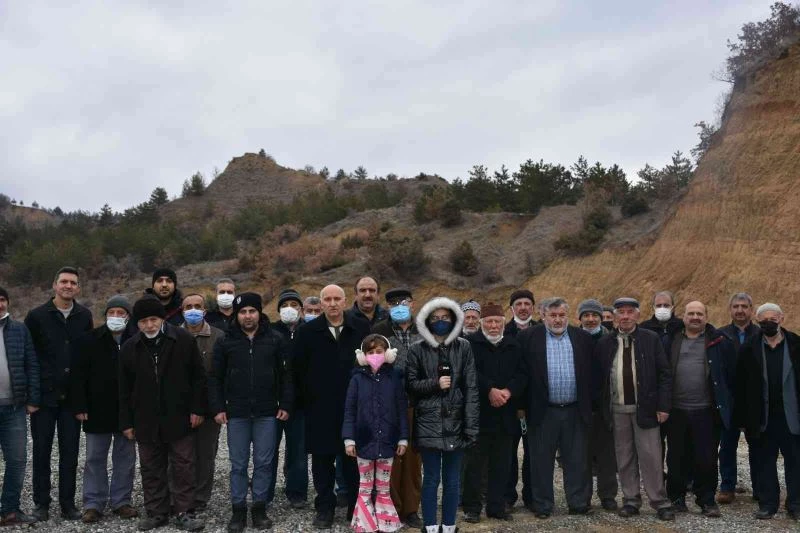 Tosya’da okulu olmayan mahalle sakinlerinden yetkililere çağrı

