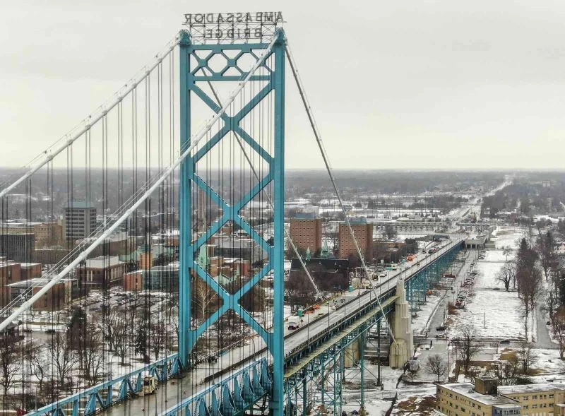 ABD-Kanada sınırındaki Ambassador Köprüsü geçişlere yeniden açıldı
