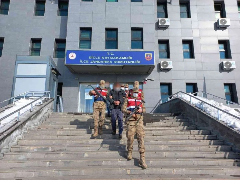 Terör örgütüne üyelikten kesinleşmiş cezaları bulunan 2 hükümlü yakalandı
