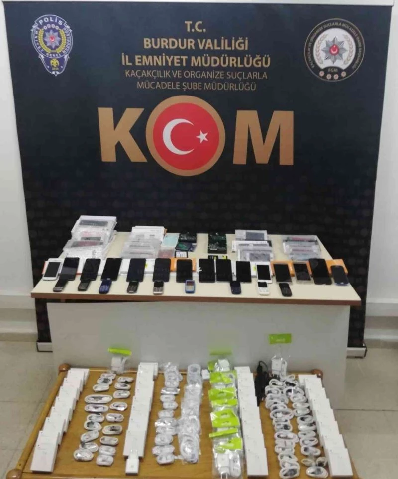 Kaçak cep telefonu  satan ve imei klonlayan 6 işyerine operasyon düzenlendi
