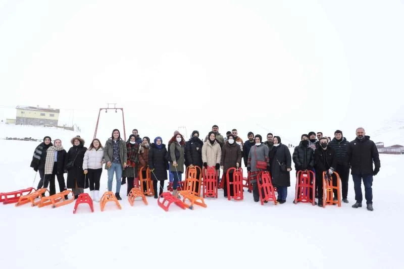 Akyurtlu gençlerin kar keyfi
