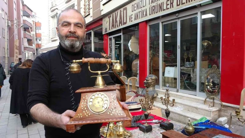 Mezatın gözdesi asırlık gramofon 19 bin TL’ye alıcı buldu
