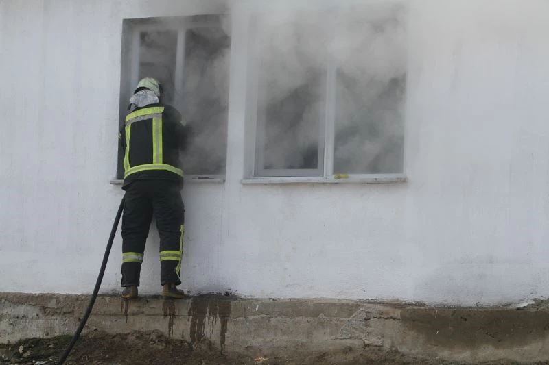 3 yaşındaki ikizler yangında öldü
