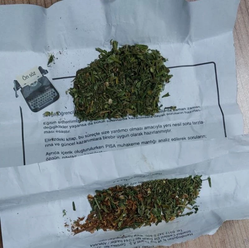 Polis şüphelendiği şahsın üstünde esrar ele geçirdi
