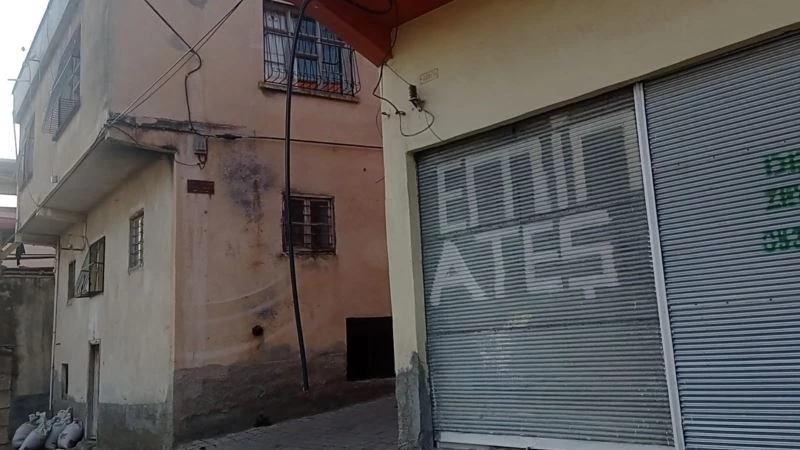 Adana’da iletişim kablolarını kesip çaldılar
