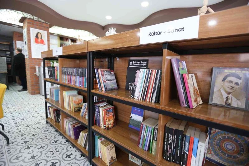 Başkan Atay Efeler’i kitaplarla dolduruyor
