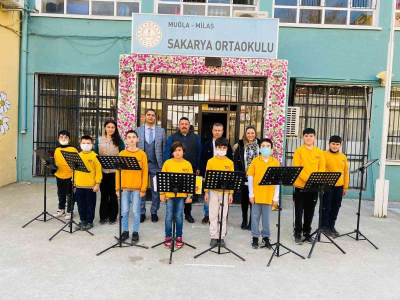Milas Yörük Türkmen Kültür Derneği’nden müzik odasına destek
