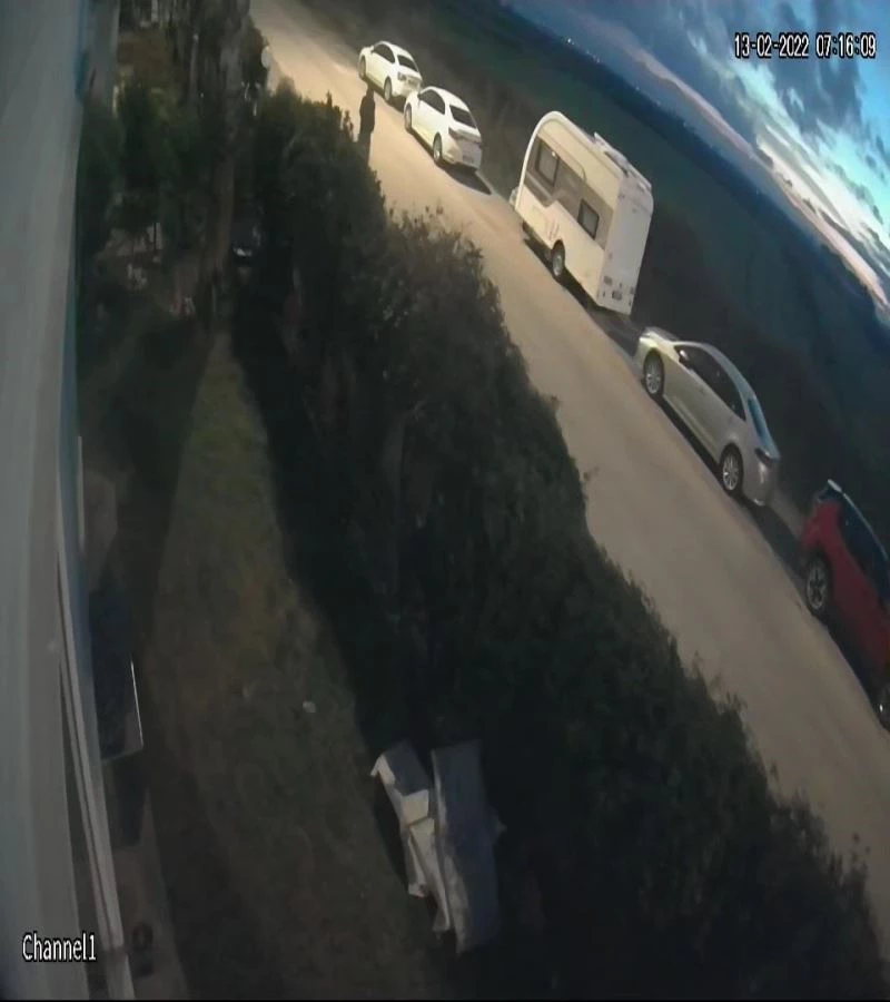 Lüks villalara girip cep telefonu çalan hırsızlar yakalandı
