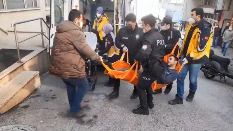 Kapısı kırılarak evine girilen öğretmen baygın halde bulundu
