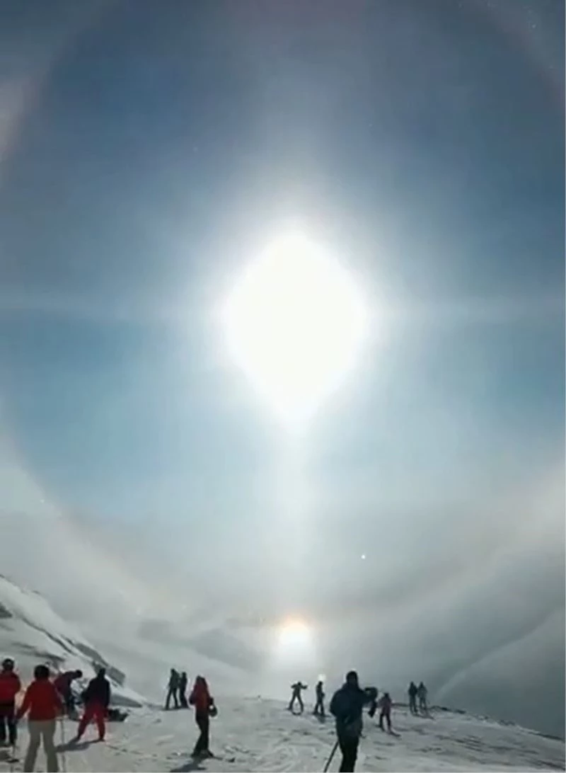 Erzurum’da muhteşem doğa olayını gören telefonuna sarıldı
