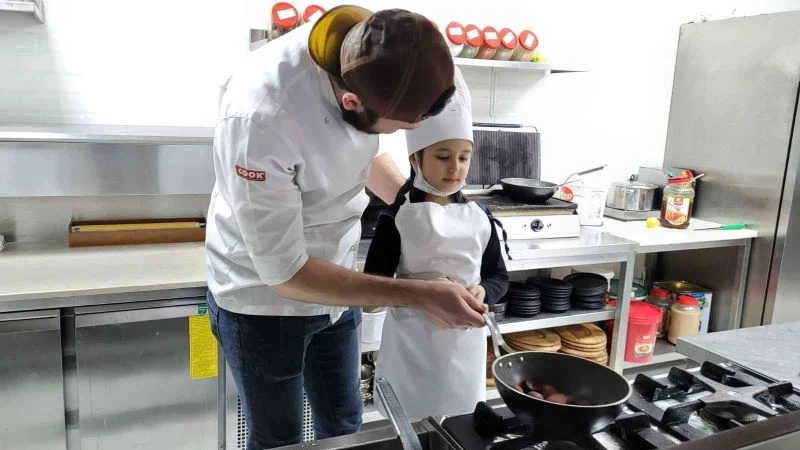 Minik aşçılar işbaşında
