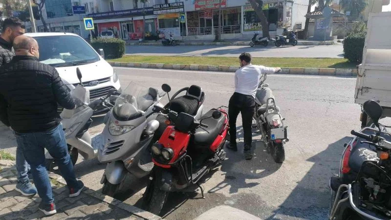 Tamiri tamamlanan motosiklet, çıkan yangında kullanılamaz hale geldi
