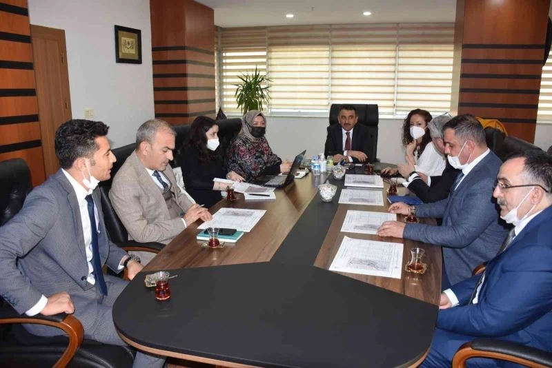 Siirt Valisi Hacıbektaşoğlu, kentsel dönüşüm projelerini masaya yatırdı

