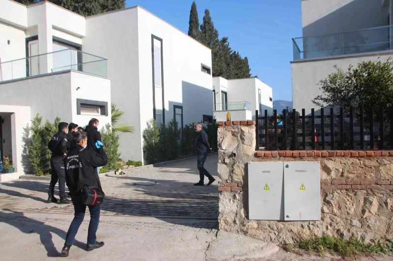 Eski manken evinde ölü bulundu
